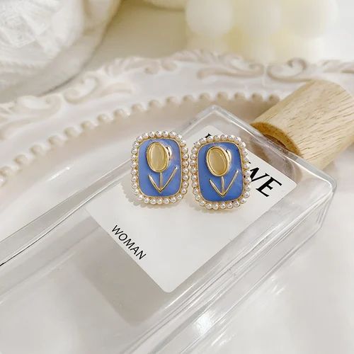 Blue Tulip Pearl Studs 💙🌷