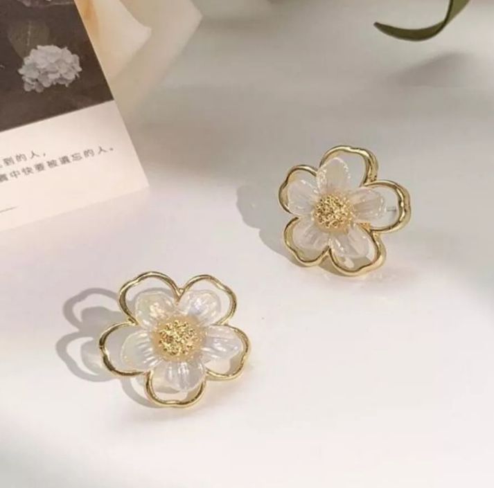 Golden Petal Daisy Earrings